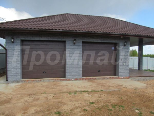 Гаражные подъемные секционные ворота Doorhan