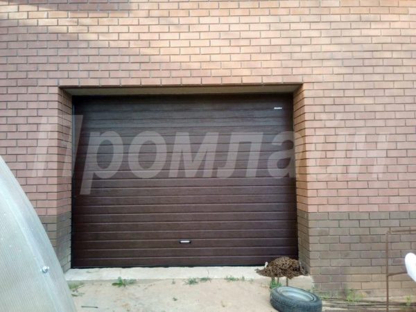 Гаражные секционные ворота Doorhan установка в Нижнем Новгороде