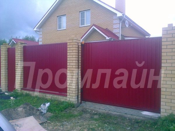 Ворота откатные из профнастила с электроприводом