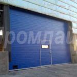 Промышленные подъемные ворота doorhan с калиткой