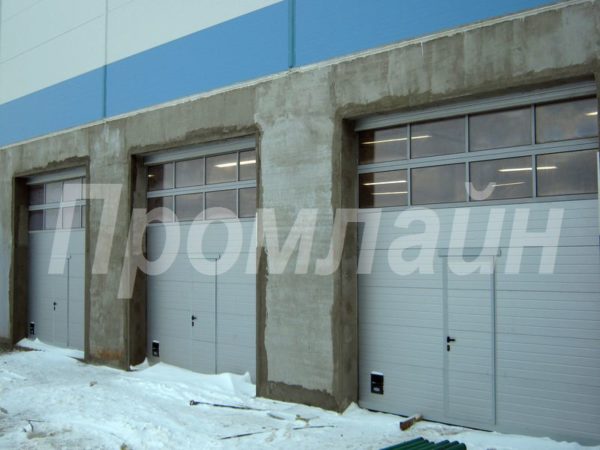 Секционные автоматические ворота с прозрачными панелями