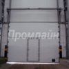Промышленные секционные подъемные ворота Doorhan с калиткой
