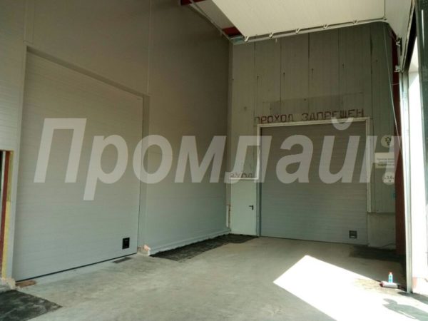 Промышленные секционные подъемные ворота Doorhan