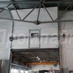 Промышленные секционные ворота Doorhan ISD01 со встроенной калиткой
