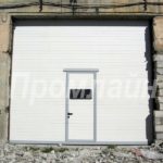 Секционные подъемные ворота Doorhan с калиткой
