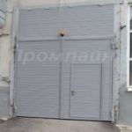 ворота распашные из сэндвич панелей дорхан с калиткой