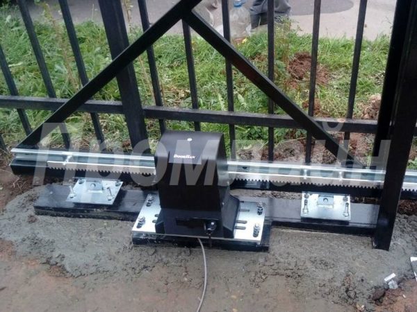 привод для откатных ворот Doorhan установка